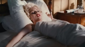 BLONDE - Marilyn in bed